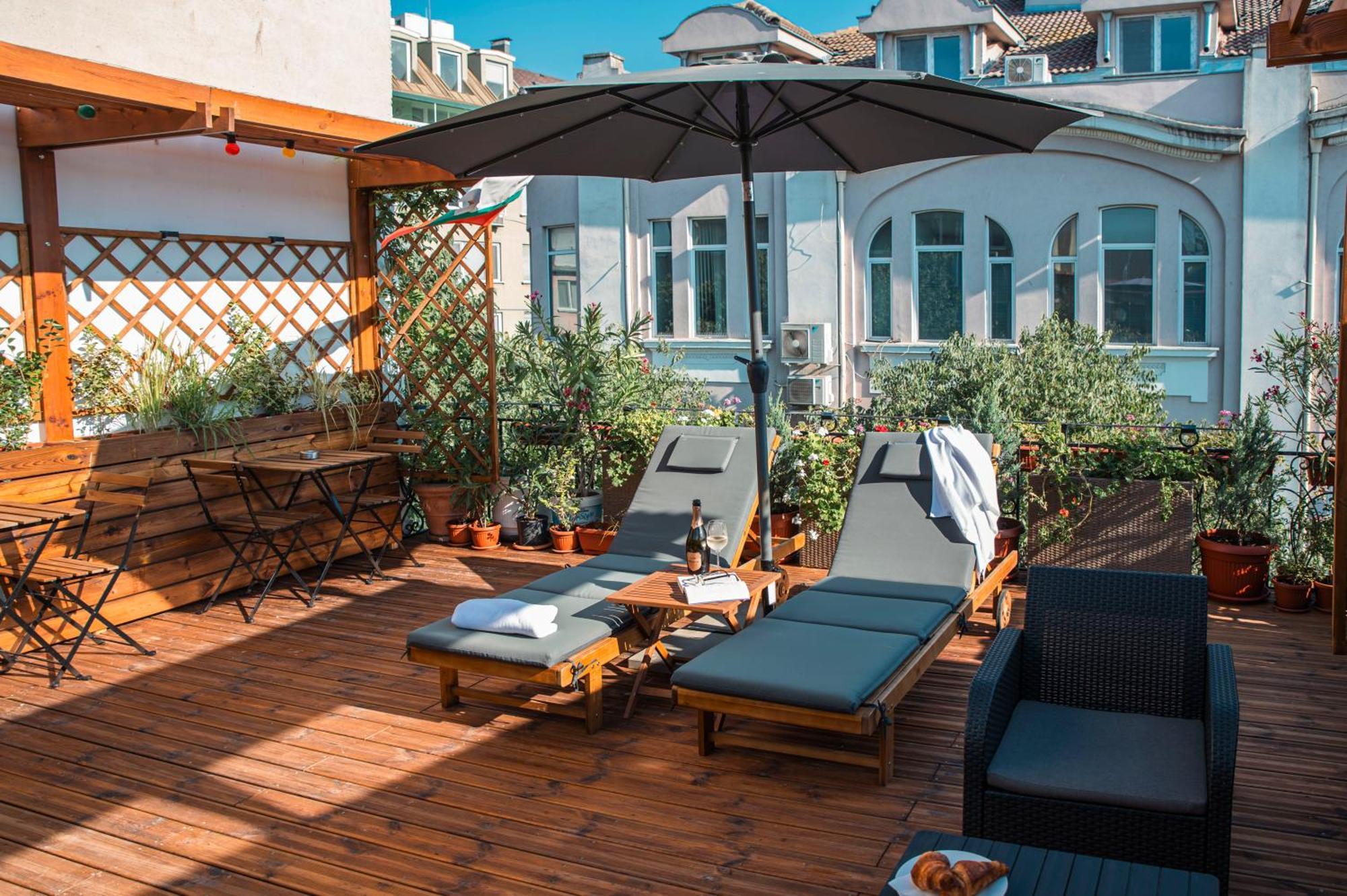 Three Dolphins Hotel With Rooftop Terracе Warna Exterior foto